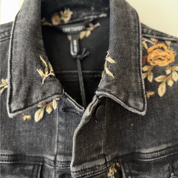 Spring Day Trucker Jacket - Picture 4 of 6